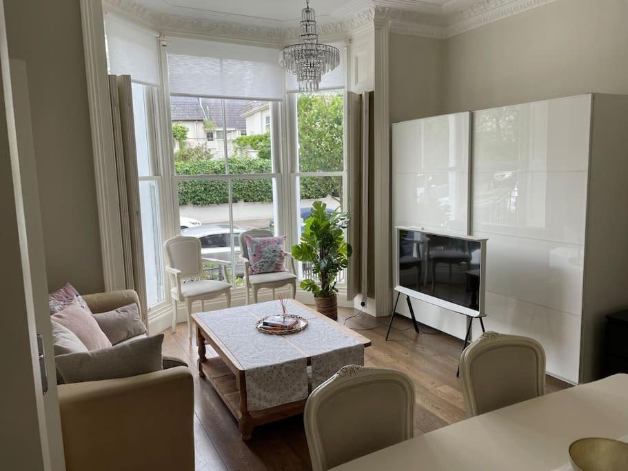 Stylish 3-Bedroom Flat In Kensington Londyn Zewnętrze zdjęcie